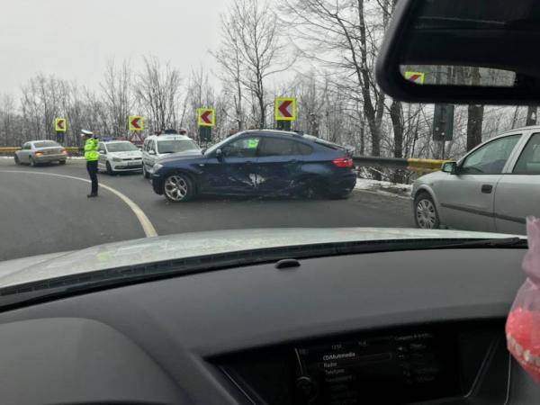 cinci-masini-lovite-in-trei-accidente-care-au-avut-loc-ieri-pe-meses1_58395