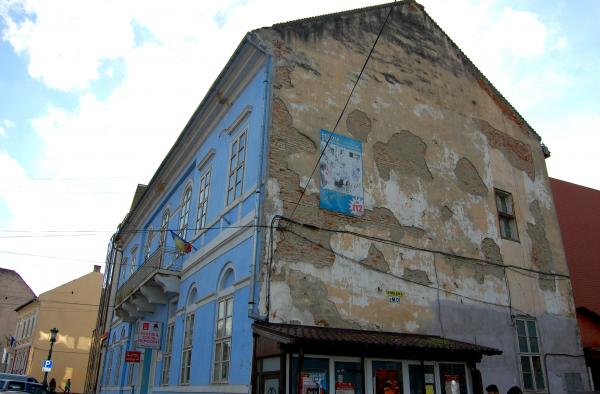 cladirea-albastra-din-centrul-zalaului-se-reabiliteaza-cu-387000-de-euro05_55904