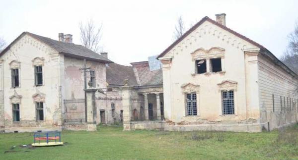 comuna-dragu-reface-castelul-bethlen-cu-bani-norvegieni0_58805