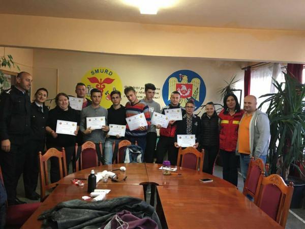 continua-recrutarea-pompierilor-voluntari06_57135