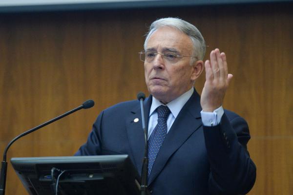 daca-robor-trece-de-4-la-suta-economia-romaneasca-pica-in-cap05_58100