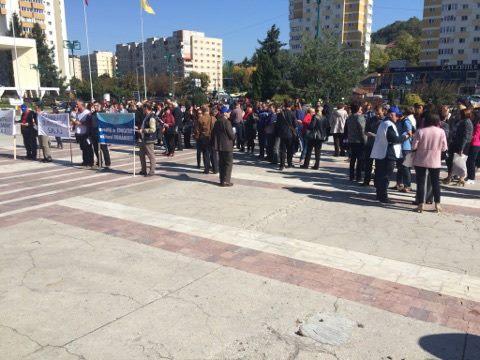 dascalii-picheteaza-la-aceasta-ora-prefectura-salaj-iar-cadrele-medicale-participa-la-protest-in-capitala7_57042