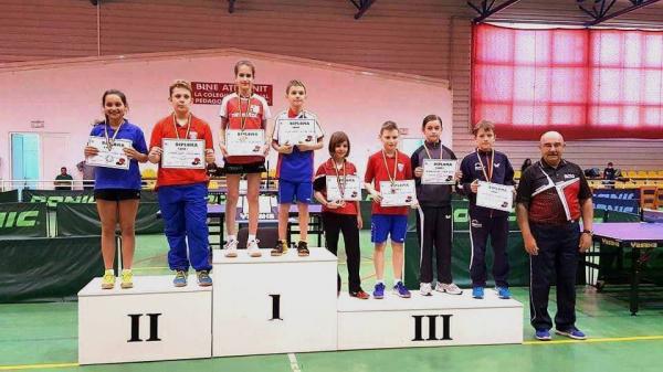 demjen-eszter-singura-sljeanc-medaliat-la-naionalele-de-tenis-de-mas0_54935