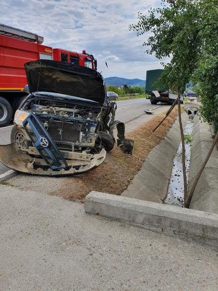 Din cauza neatentiei un sofer din Garbou s-a ciocnit de o autoutilitara si a ranit alte doua persoane