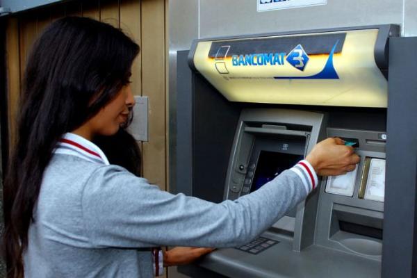 doi-tineri-din-maieriste-au-furat-4000-de-lei-de-pe-un-card-uitat-in-bancomat-la-simleu04_58450