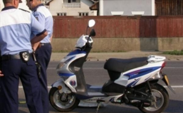 Dosar penal pentru un tanar de 17 ani, conducea fara permis un moped