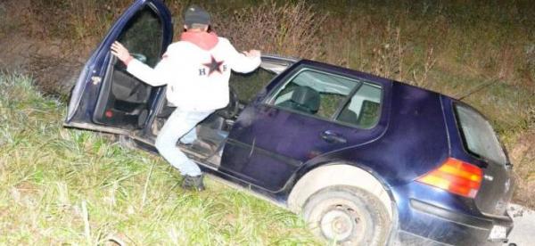 Doua adolescente au fost ranite  dupa ce masina a ajuns in sant