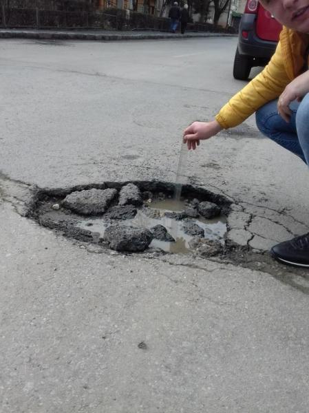 drumurile-proaste-si-semaforizarea-fac-traficul-din-zalau-unul-de-cosm03_59542