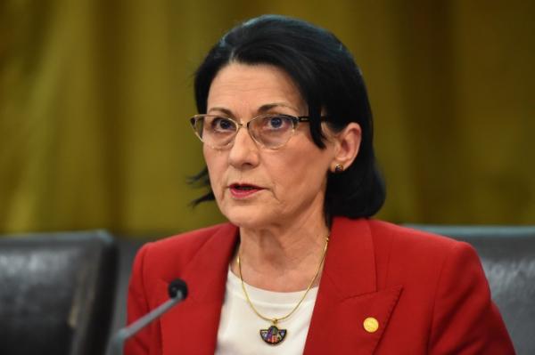 Ecaterina Andronescu este acuzata  de sindicalistii din invatamant  ca modifica ilegal admiterea la liceu