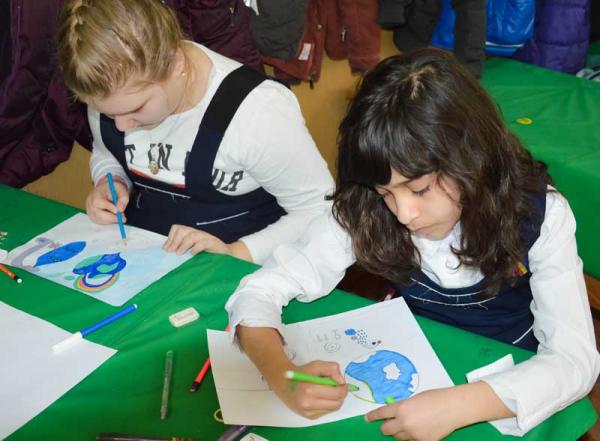 elevii-salajeni-sunt-pusi-de-ministerul-educatiei-sa-deseneze-laptele-si-sa-i-omagieze-binefacerile06_57660