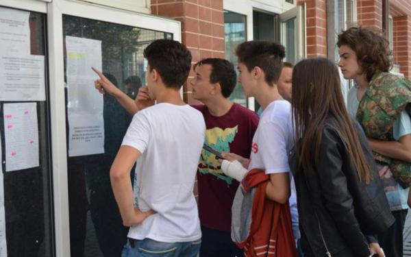 emotii-mari-pentru-absolventi01_55875