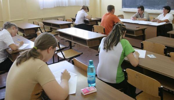 Un elev din Pusta a fost eliminat de la proba scrisa la matematica