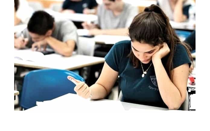 Examene nationale si "teste de antrenament" destinate elevilor