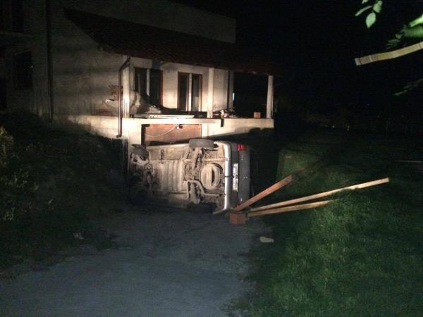 femeia-strivita-de-dubita-in-curtea-casei-decedat19_57257