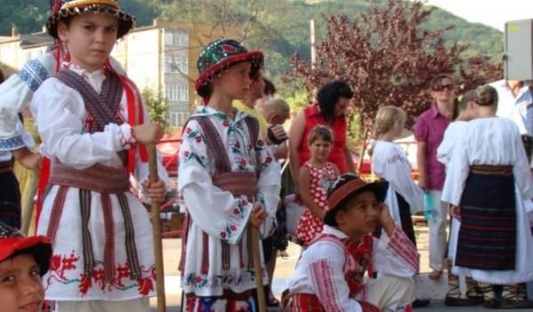 festivalul-international-al-dansului-si-cantecului-codrenesc08_55859