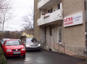 Reprezentanța Dacia nu-ți mai repară mașina pe polița de la Astra Asigurări