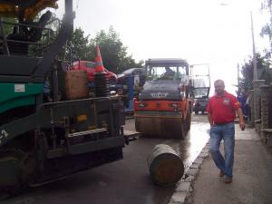 Trafic blocat de un cilindru compactor