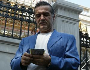 Suporterii stelisti l-au dat in judecata pe Gigi Becali