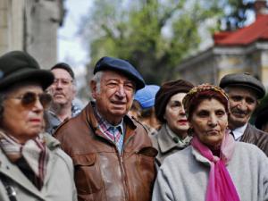 Pensionarii vor picheta  Prefectura