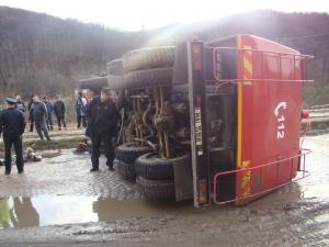 Pompierii s-au rasturnat in drum spre incendiu