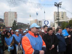 Functionarii publici tin cu dintii de salarii