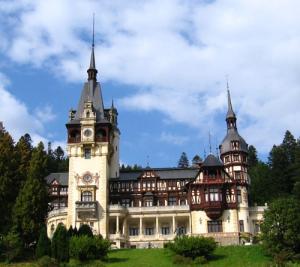 Castelul Peles ne costa 52.000 de lei pe luna