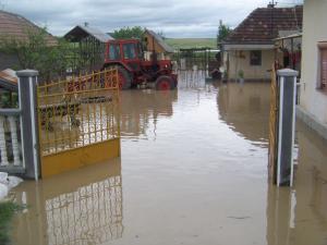 Inundatiile au provocat pierderi si suferinta in Salaj