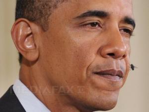 Barack Obama, deranjat de o musca in timpul unui discurs