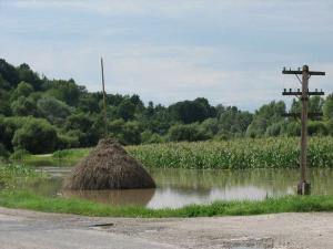 Inundatiile lovesc din nou in Salaj