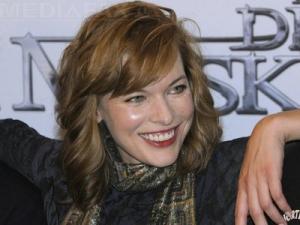 Actriţa Milla Jovovich s-a simţit ”violată” de Robert De Niro in ”Stone”