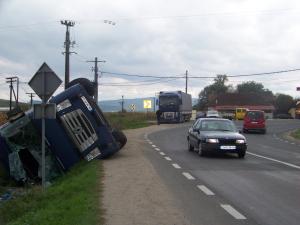 TIR răsturnat in Hereclean