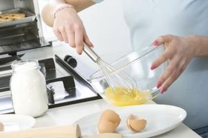 Micul dejun sănătos: omletă simplă sau sandvici cu şuncă