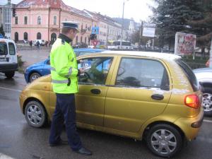 Poliţiştii ii indeamnă pe şoferi să aleagă viaţa