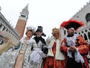 A inceput carnavalul de la Veneţia