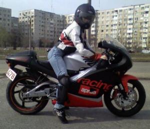 Fetele au căzut cu motocicleta pe Meseş