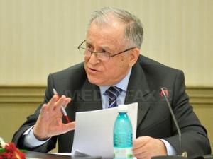 Iliescu, supărat pe ziarişti: „Vanghelie stă mai prost cu limba romană şi voi vă bateţi joc de el”