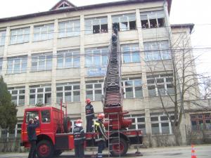 Scoala incepe cu evacuarea elevilor