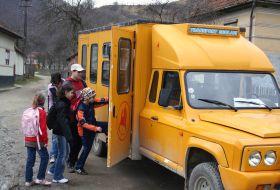 Primarii vor decontarea transportului elevilor de gimnaziu