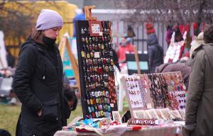 Maine se deschide targul de martisoare traditionale