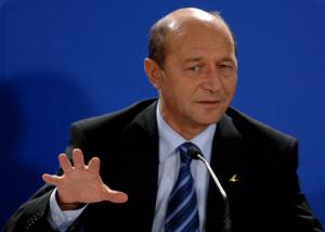 Băsescu anuntă majorări salariale, Talos il desfiintează