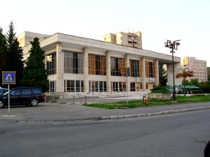 Duminica  mergem la teatru