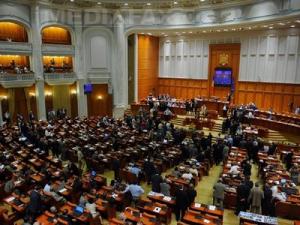 Scandal in Parlament: Senatorii PDL au părăsit plenul