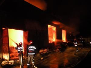 Incendiu de proportii la fabrica de mobila Cesimex din Cehu Silvaniei