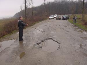 Supratonajul distruge drumurile din Salaj