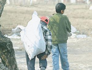 Copiii romi sunt tinuti departe de scoala de obiceiurile tiganesti