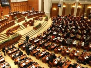 Parlamentarii au votat modificările la Statutul deputaţilor şi senatorilor