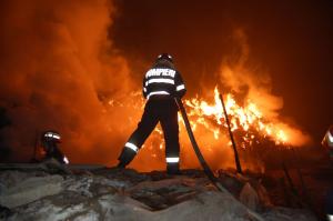 Peste 15 incendii soldate cu victime si pagube materiale in doar doua luni