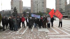 Protestul postasilor in fata Prefecturii