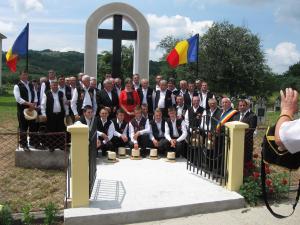 Monument ridicat in Balan in memoria a 33 de eroi cazuti in cele doua razboaie mondiale