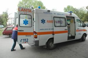 Un minor a fost accidentat grav dupa ce a cazut dintr-o basculanta